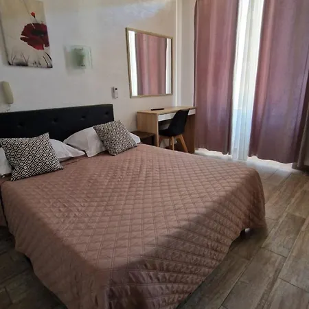 オテル デュ ノール 2* カンヌ